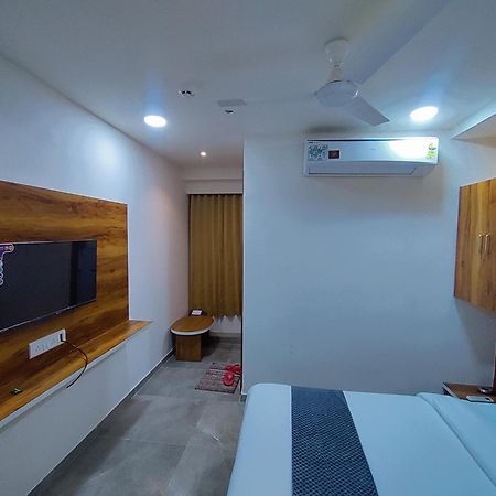 Hotel Lee Park Ahmedabad Esterno foto