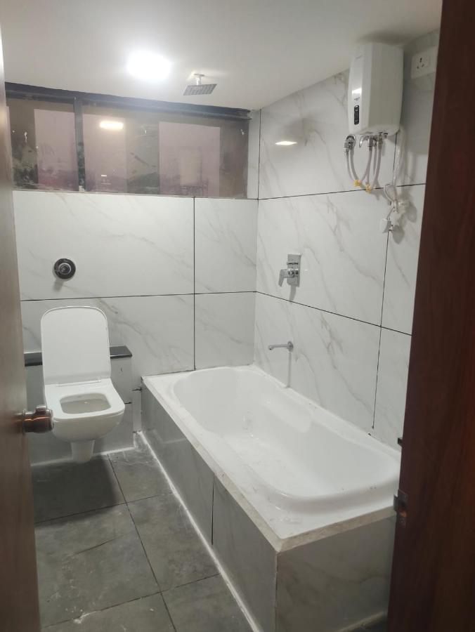 Hotel Lee Park Ahmedabad Esterno foto