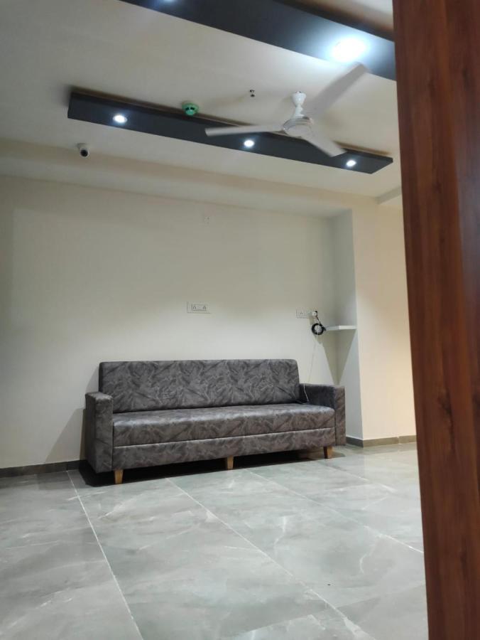 Hotel Lee Park Ahmedabad Esterno foto