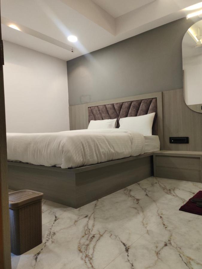 Hotel Lee Park Ahmedabad Esterno foto