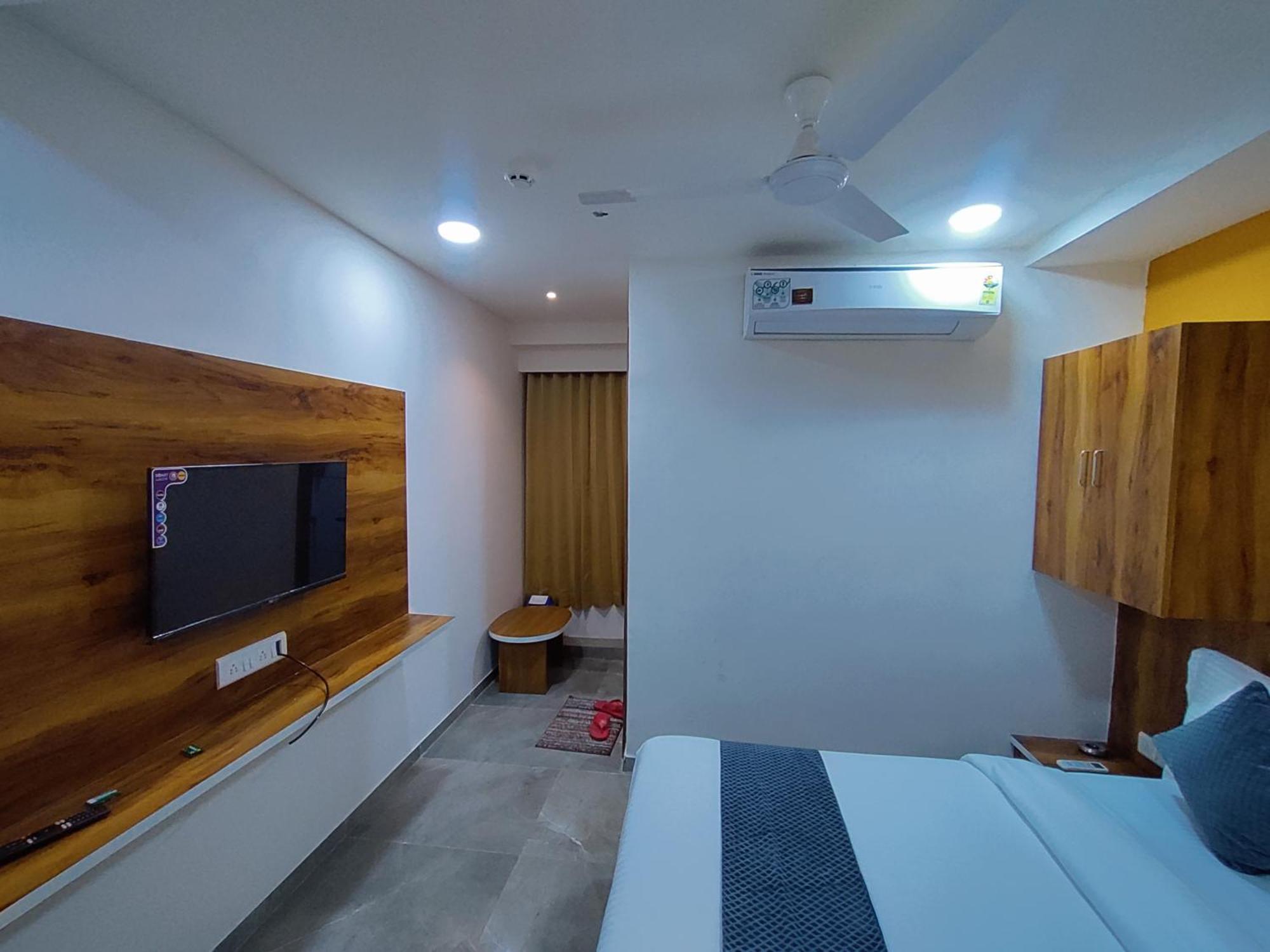 Hotel Lee Park Ahmedabad Esterno foto